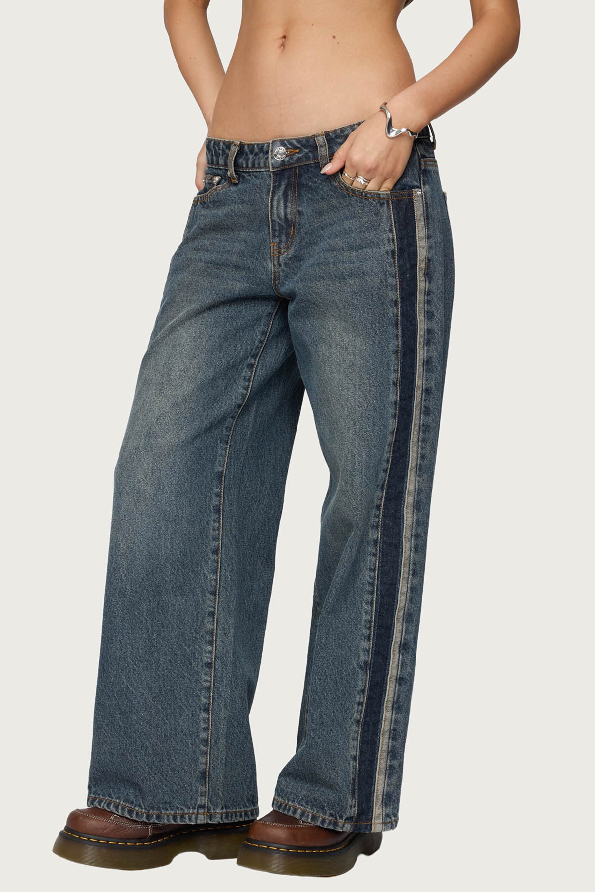 Petite Contrast Panel Low Rise Baggy Jeans - Image 4